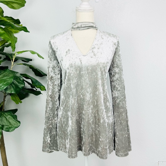 Karlie Bell Sleeve Grey Keyhole Choker Velvet Blouse - Picture 2 of 8